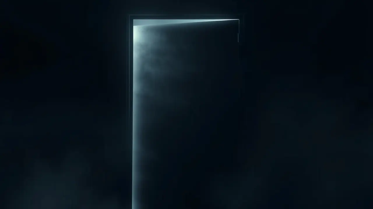 Porta enevoada simbolizando o umbral